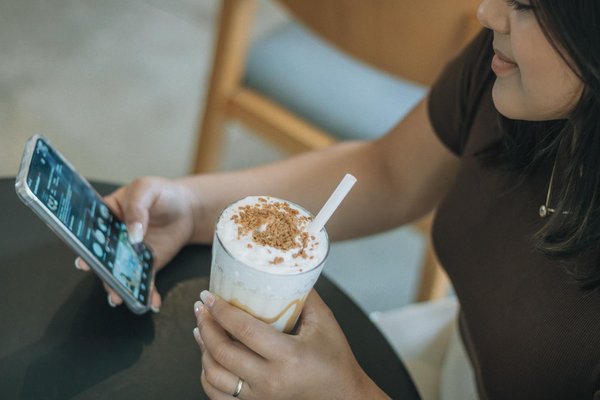 L'Art Moderne à Travers le Prisme Politique : Une Analyse Dynamique et Engagée